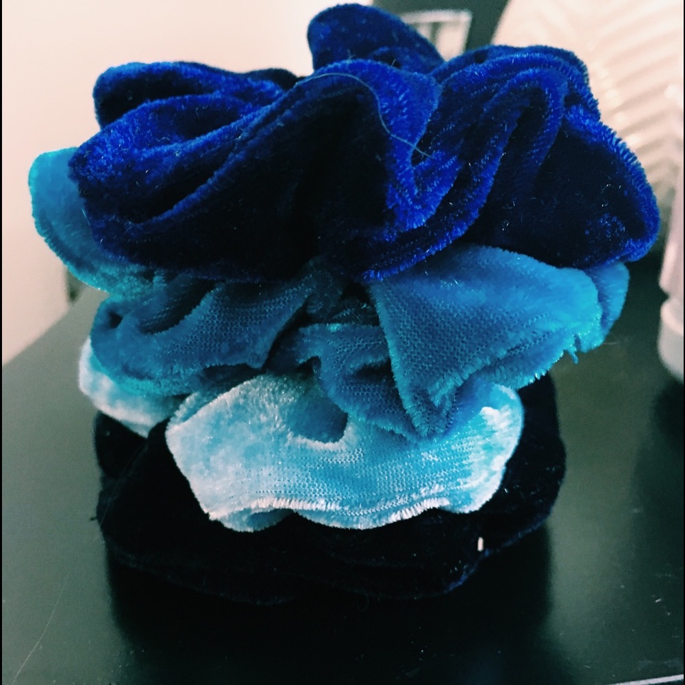 BRAND NEW ocean blue scrunchie set